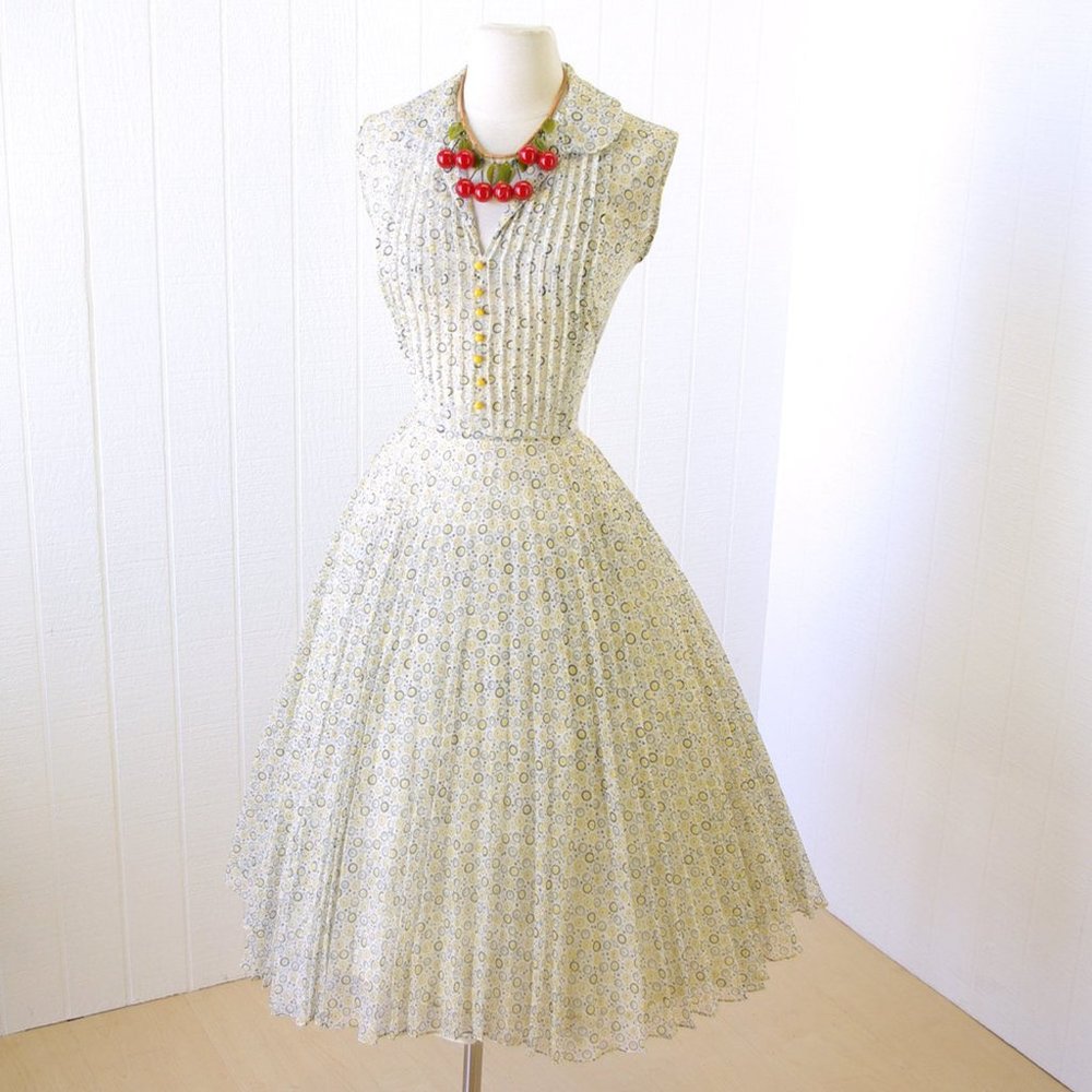 Vintage 1950's dress with full skirt